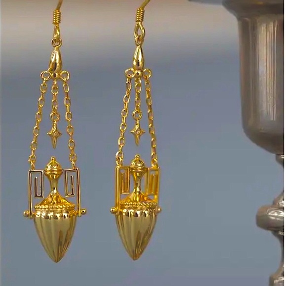 Etruscan Amphoras - Earrings - Picture 2 of 3